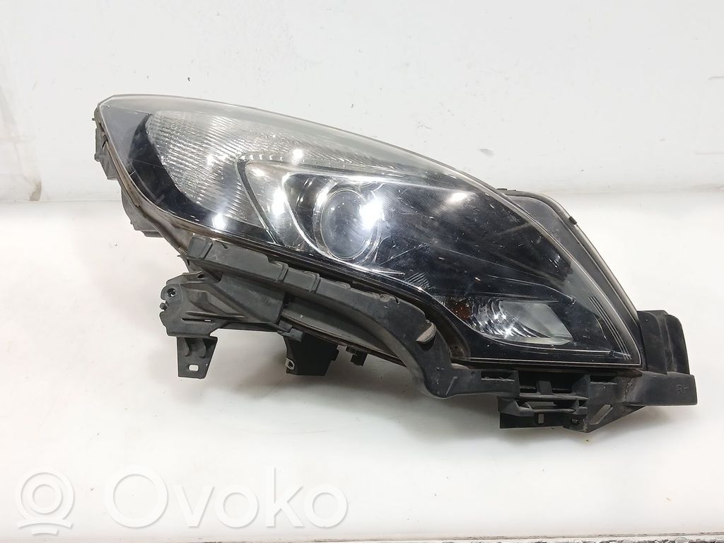 Opel Zafira C Lampa przednia 
