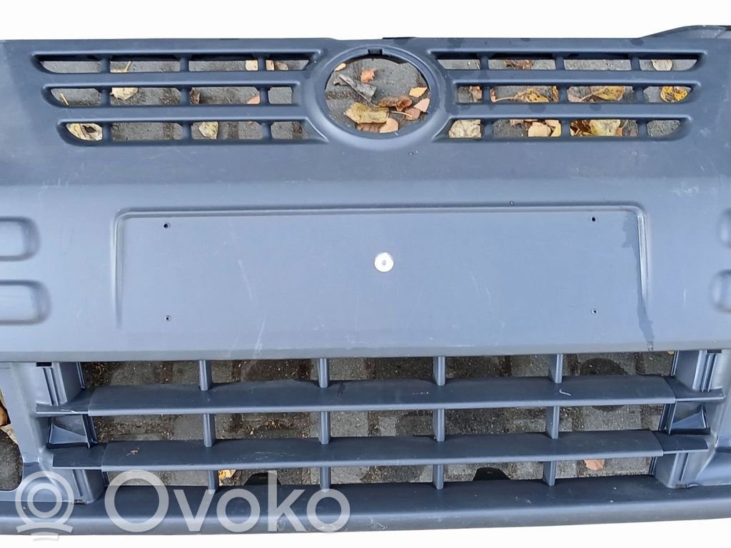 Front bumper   2K0807221