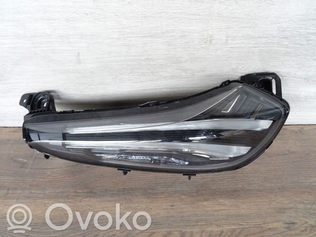 Lynk & co 09 Lampa przednia 