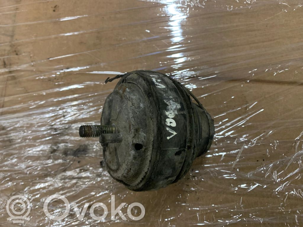 Volvo V70 Engine mount bracket 
