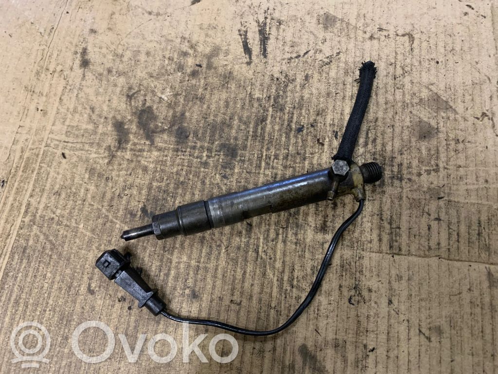 Volkswagen PASSAT B5 Inyector de combustible 