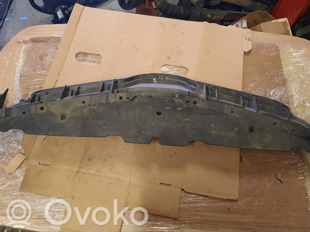 Toyota Auris 150 Etupuskurin ylempi jäähdytinsäleikkö 
