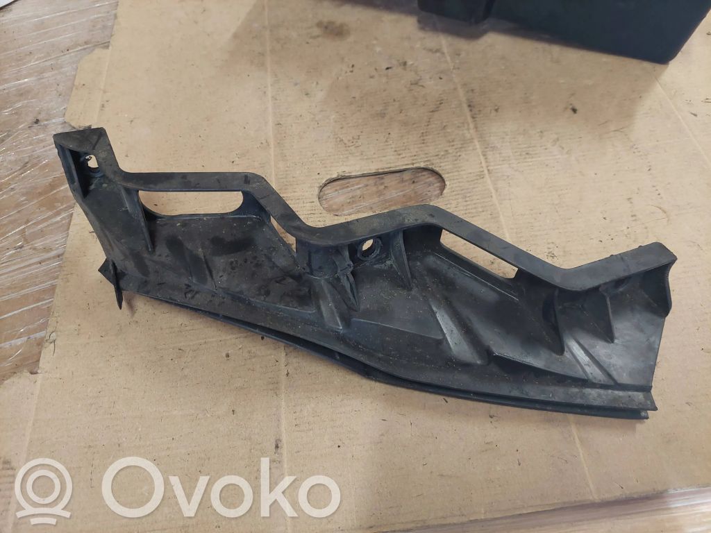Volkswagen PASSAT B6 Etupuskurin kannake 