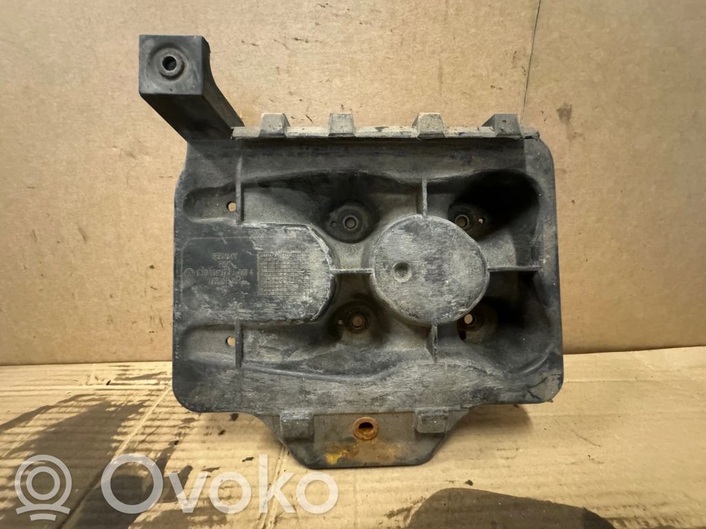 Audi A3 S3 8L Akkulaatikon alusta 