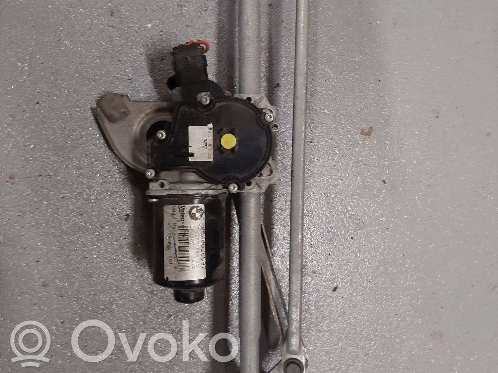 BMW 3 E90 E91 Etupyyhkimen vivusto ja moottori 