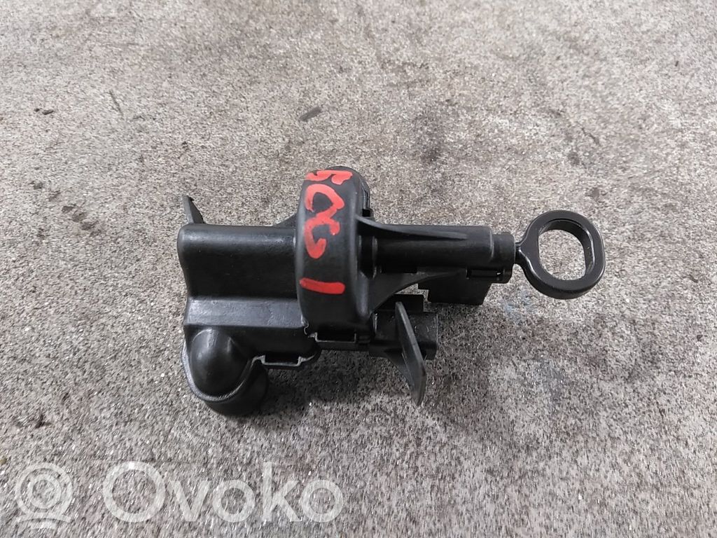 Peugeot 108 Loading door lock 