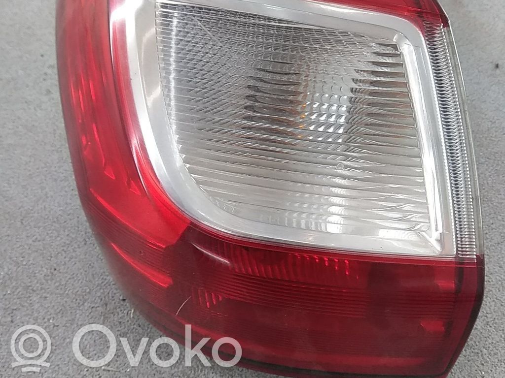 Ford Grand C-MAX Takavalon polttimo 