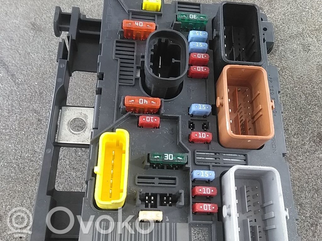Peugeot 207 Battery relay fuse 
