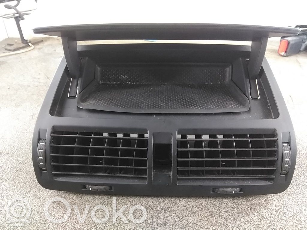 Dysze / Kratki środkowego nawiewu deski rozdzielczej   1Z0820951B3X1,1Z0820951B9B9