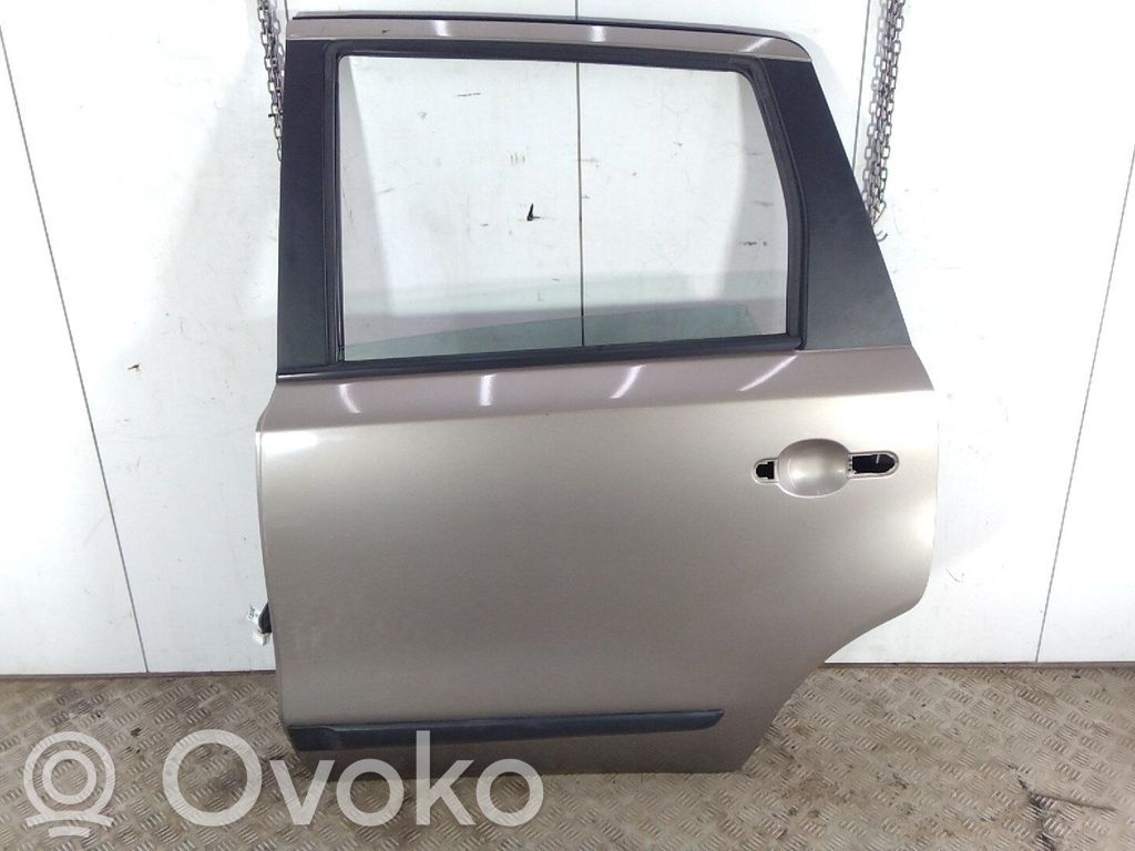 Aizmugurējās durvis   H21539U0M0