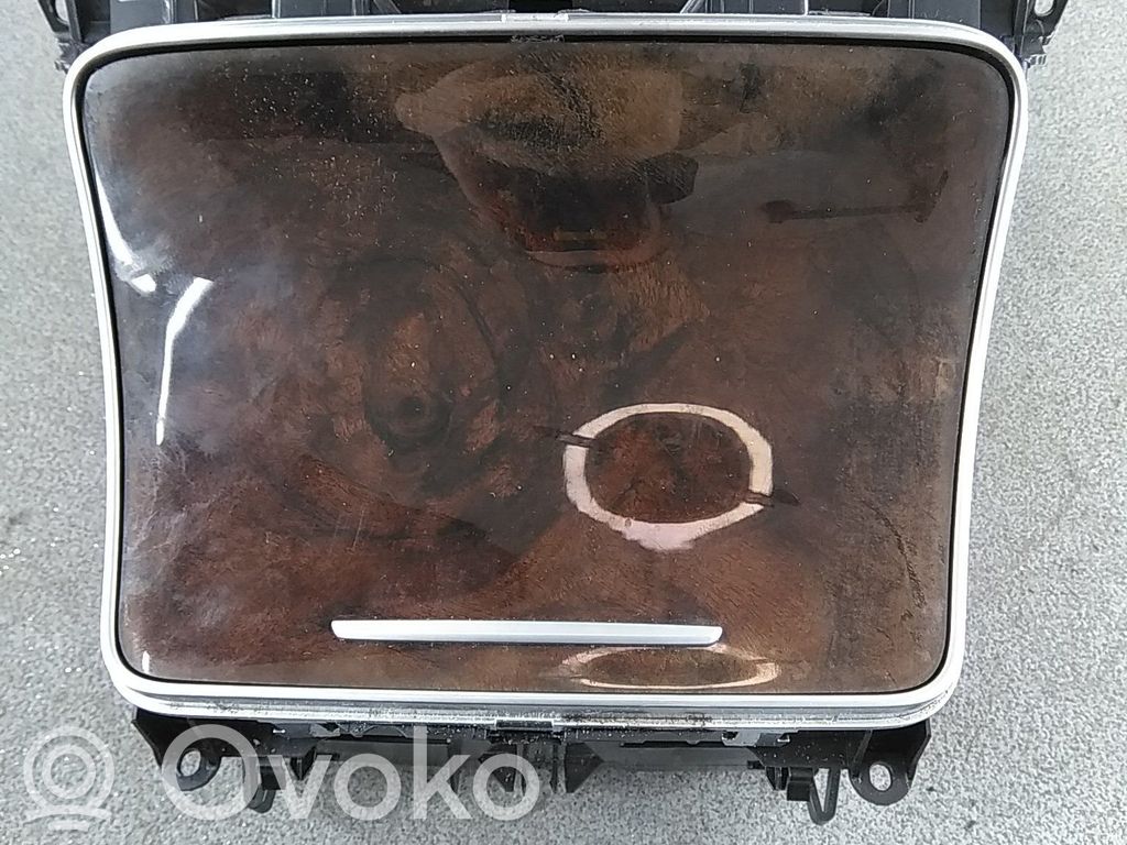 Mercedes-Benz C W205 Kojelaudan säilytyslokero 