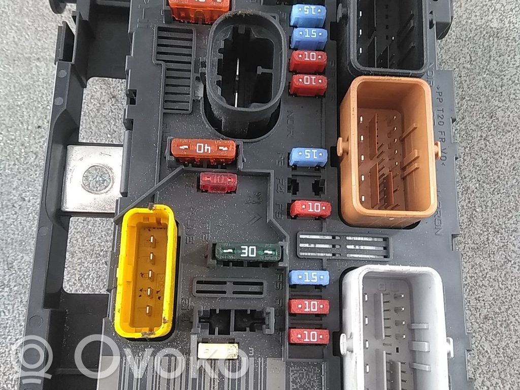 Peugeot 207 Battery relay fuse 