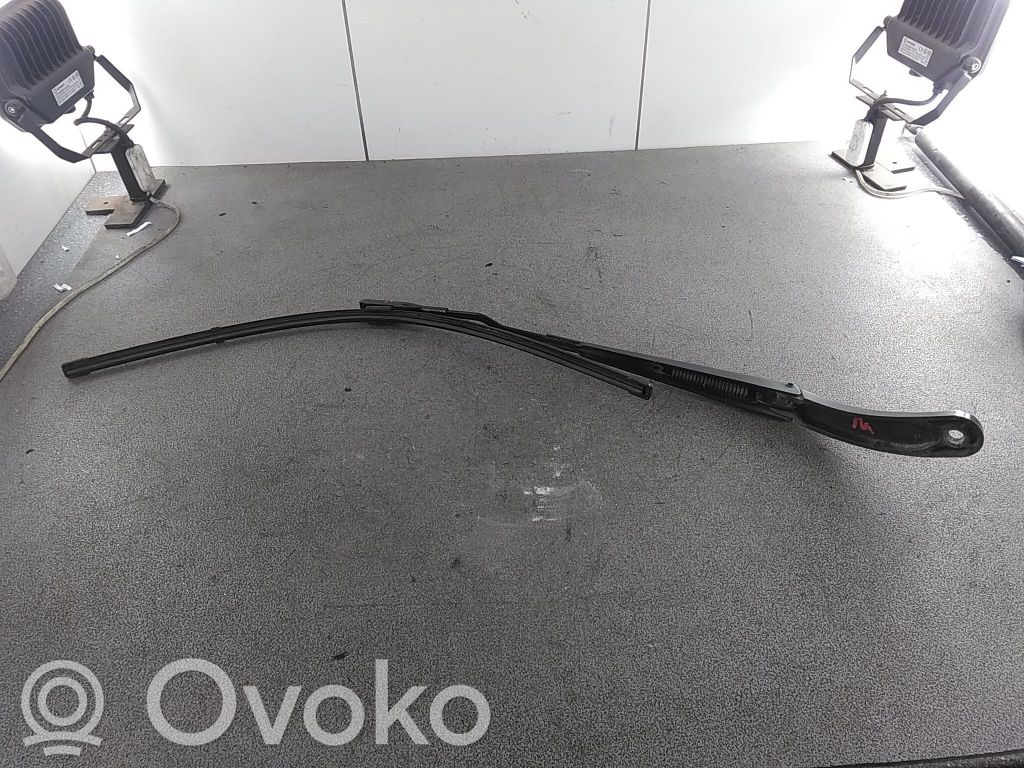 Ford Grand C-MAX Front wiper blade arm 