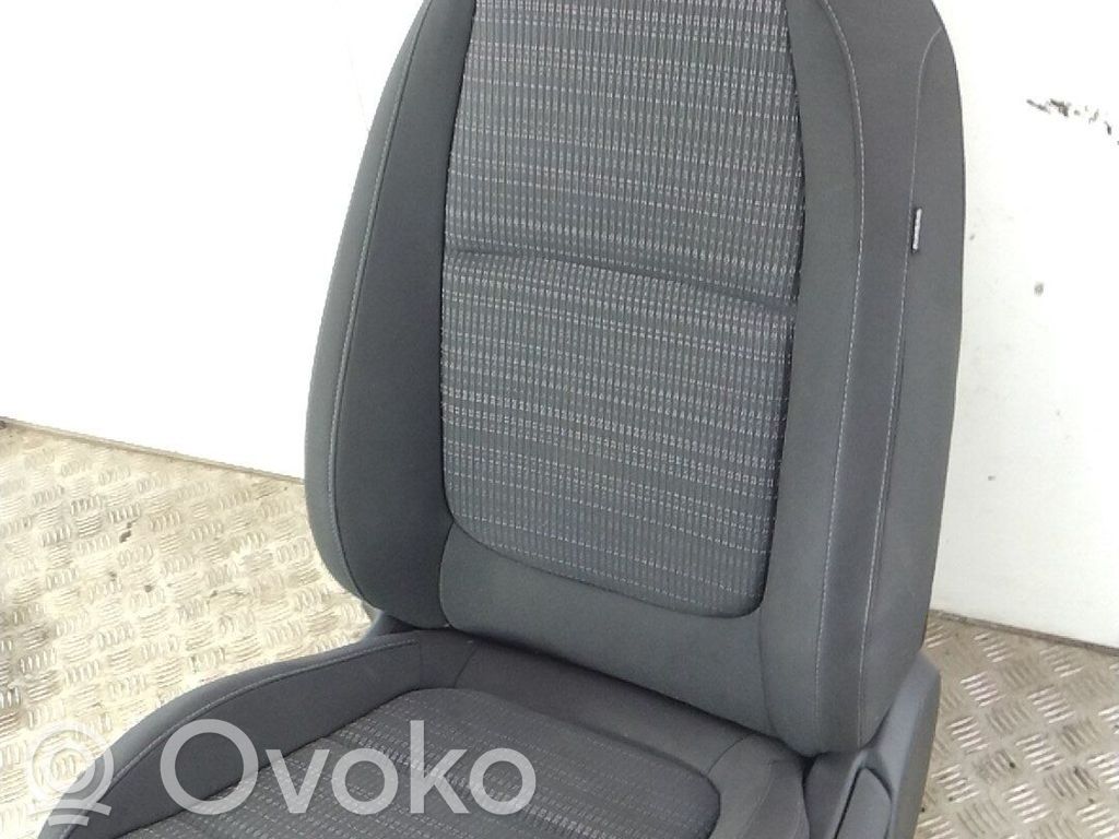 Asiento delantero del conductor   WKBLACK