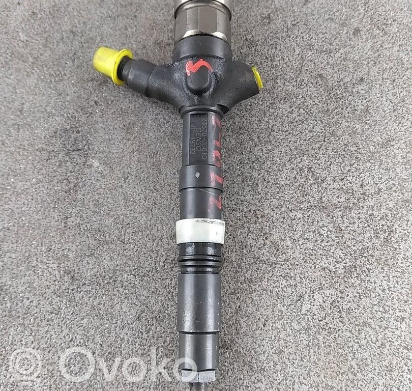 Toyota Corolla Verso AR10 Inyector de combustible 