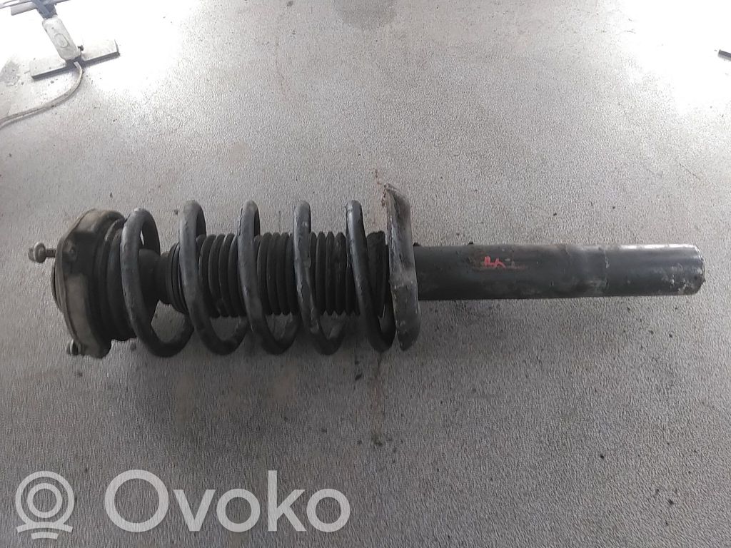 Volkswagen Caddy Etuiskunvaimennin kierrejousella 