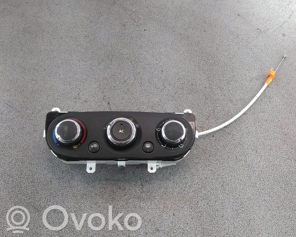 Renault Clio IV Climate control unit 