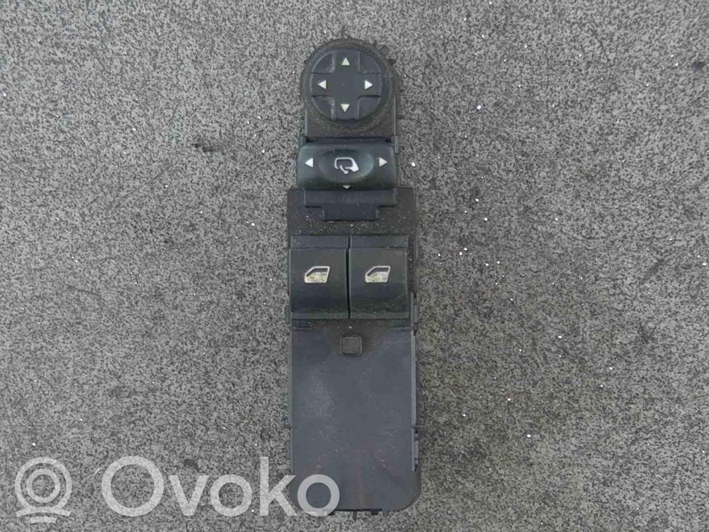 Electric window control switch   6490SQ