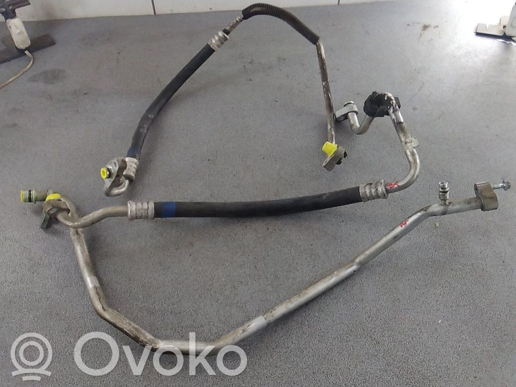 Toyota Avensis T270 Air conditioning (A/C) pipe/hose 