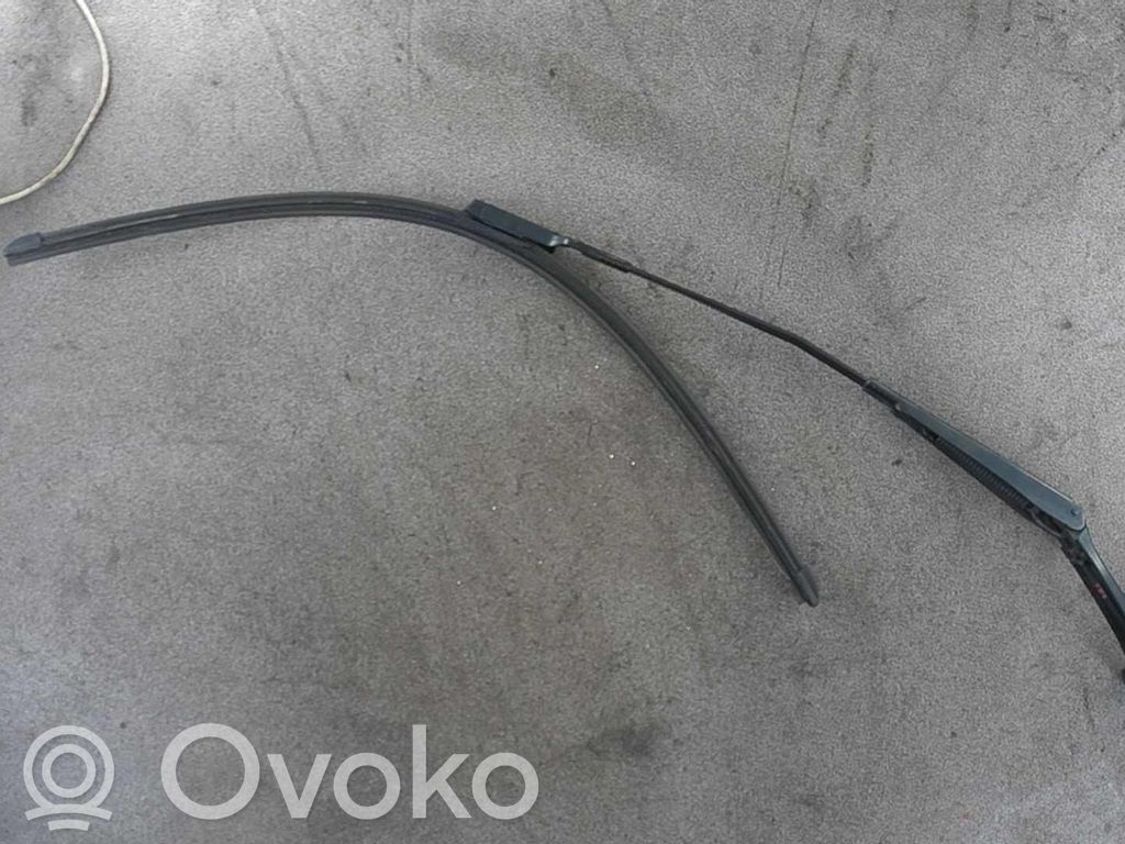 Ford Focus Front wiper blade arm 
