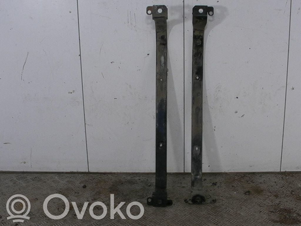 Volvo V70 Polttoainesäiliön kannake 