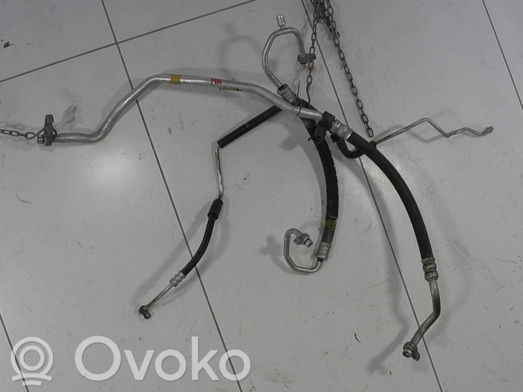 Ilmastointilaitteen putki (A/C)   KD4561461B,K01561462
