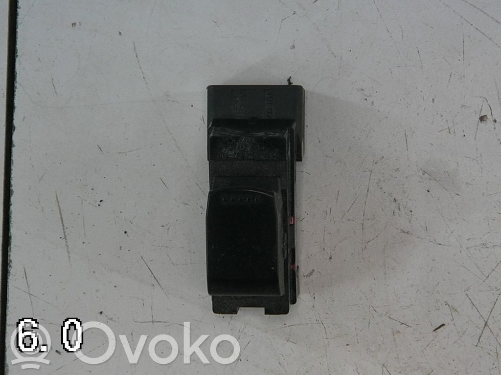 Suzuki SX4 Electric window control switch 