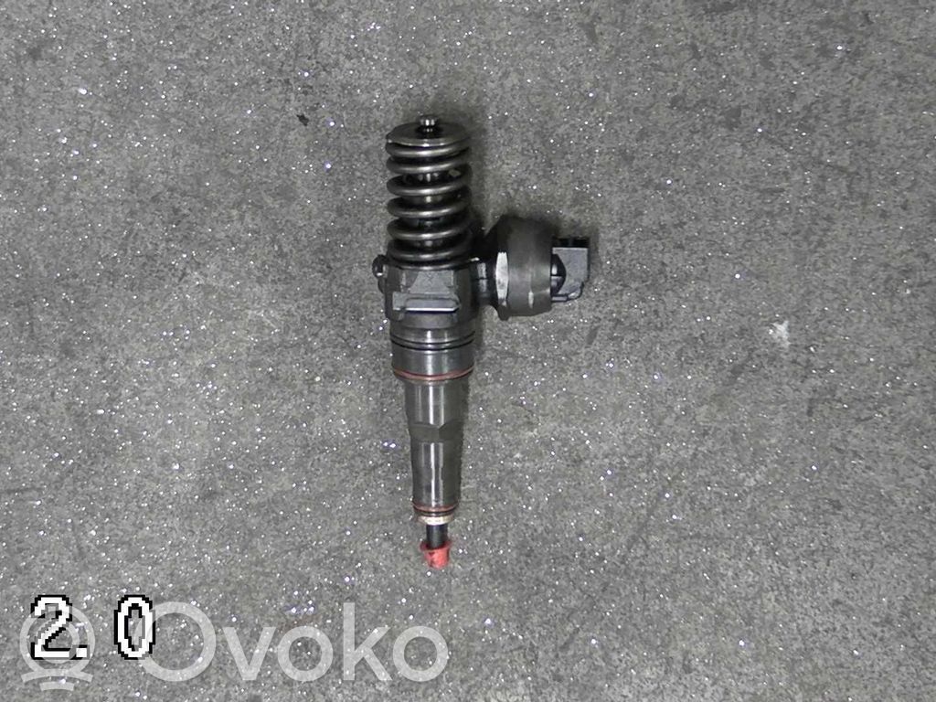 Inyector de combustible   038130073AJ