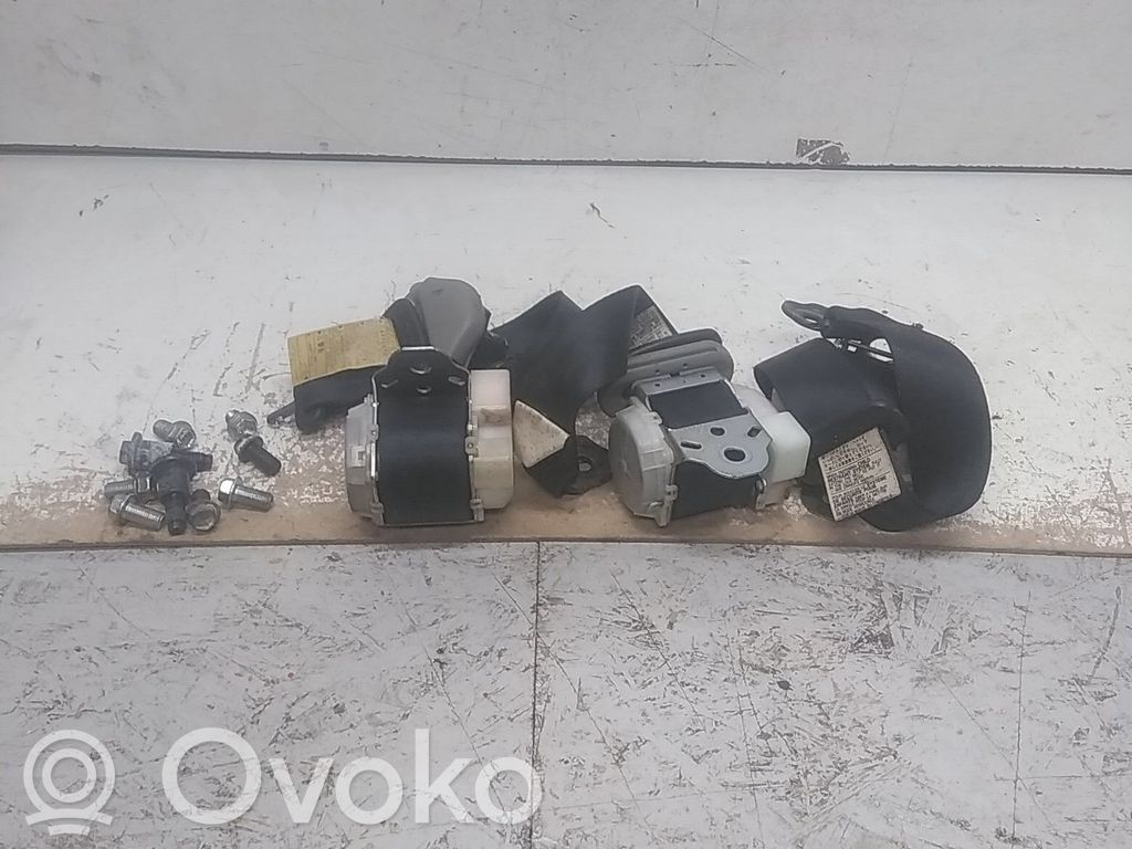 Toyota Yaris Cinturón trasero 