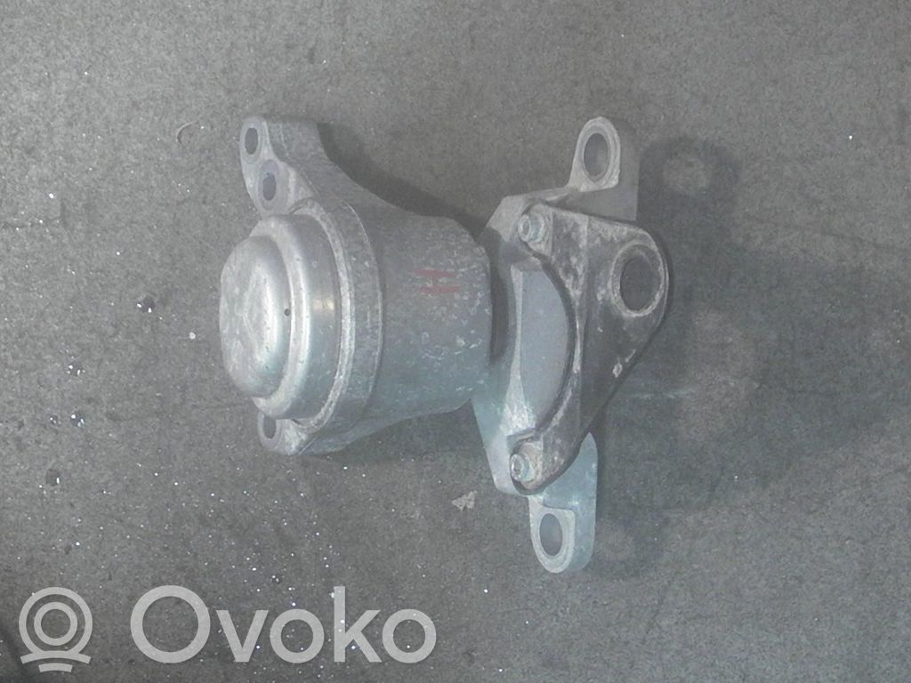 Volvo V70 Engine mount bracket 