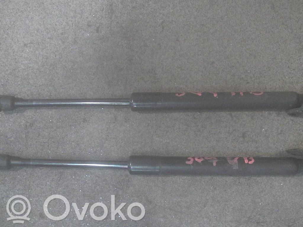 KIA Ceed Tailgate/trunk strut/damper 