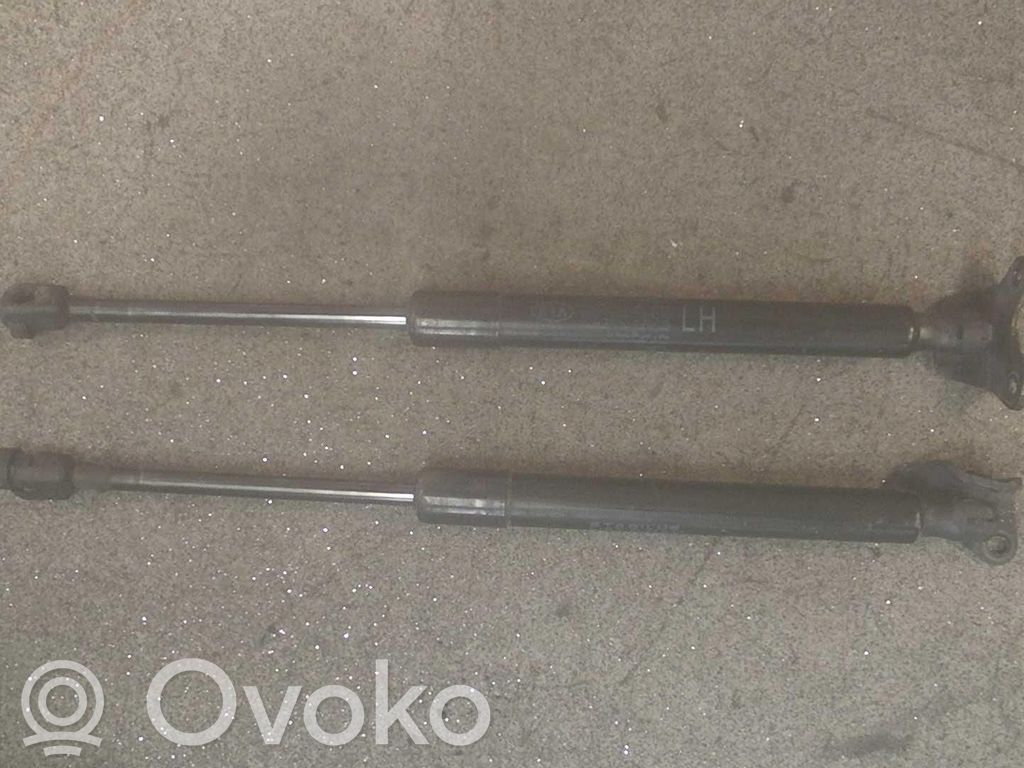 KIA Ceed Tailgate/trunk strut/damper 