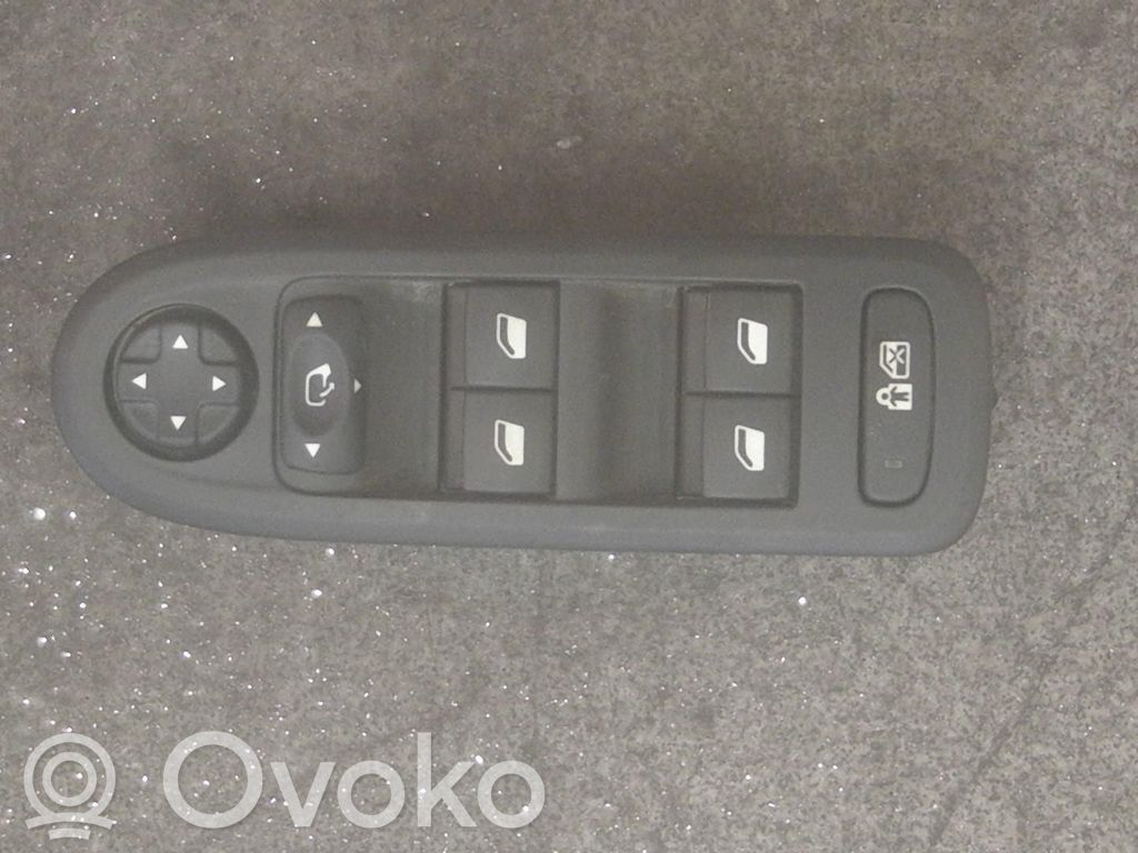 Electric window control switch   6490NR