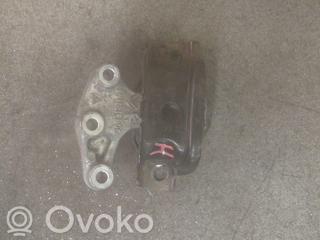 Engine mount bracket   1807GW