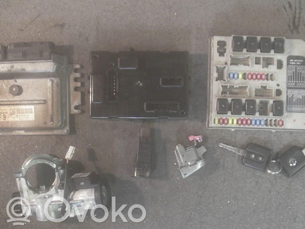 Slēdzenes komplekts   23710BH40B,D8G009U02A,28590AX600