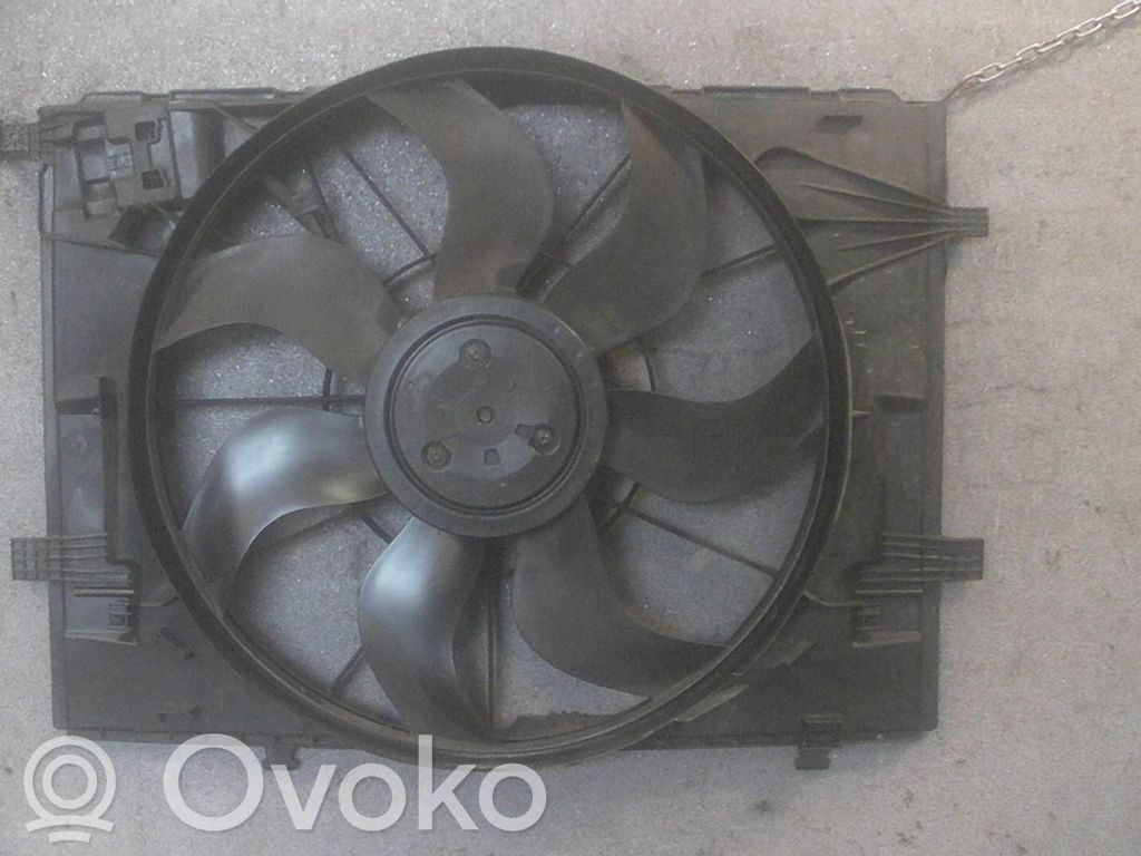 Mercedes-Benz C W205 Elektryczny wentylator chłodnicy 
