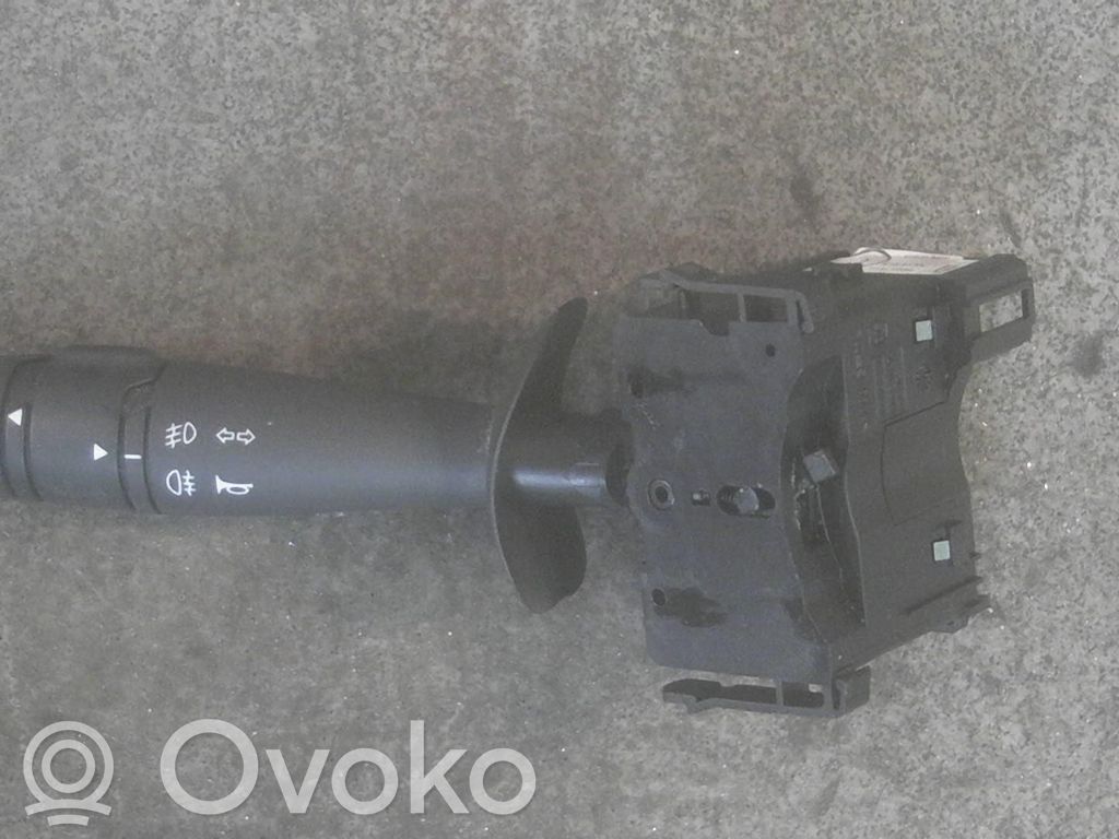 Renault Twingo II Wiper turn signal indicator stalk/switch 