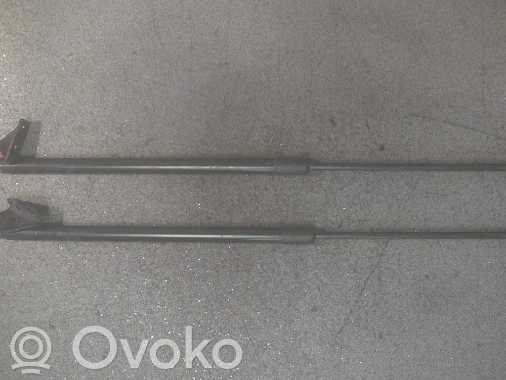 Mazda 3 III Tailgate/trunk strut/damper 