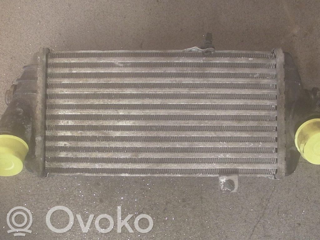 Hyundai i30 Interkūlerio radiatorius 