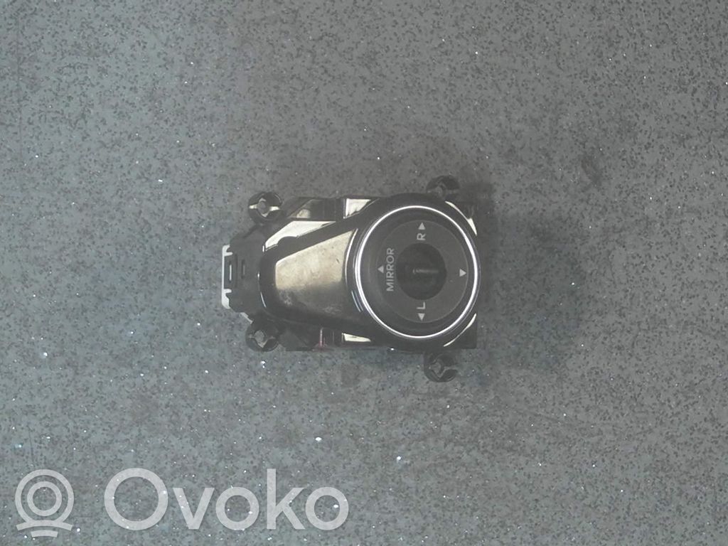 Otros dispositivos   935733Z100