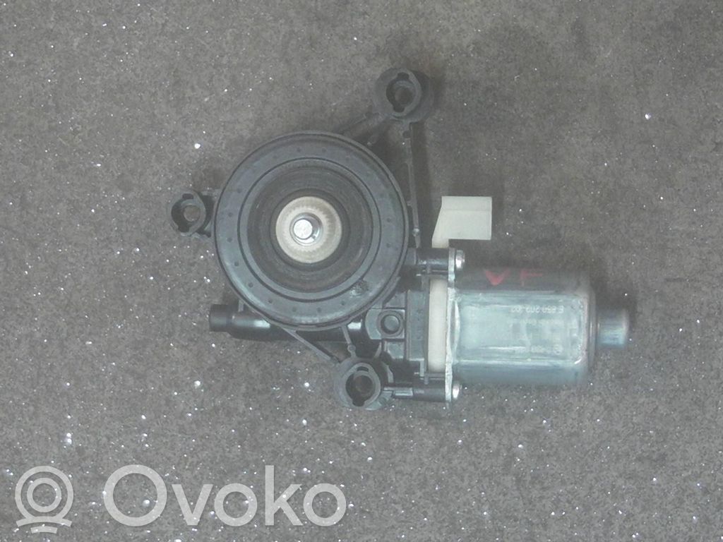 Volkswagen Tiguan Motor macara geam ușă față 