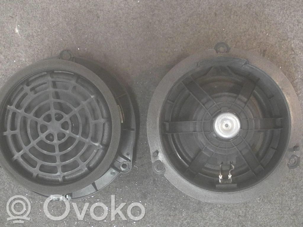 Altavoz de la puerta delantera