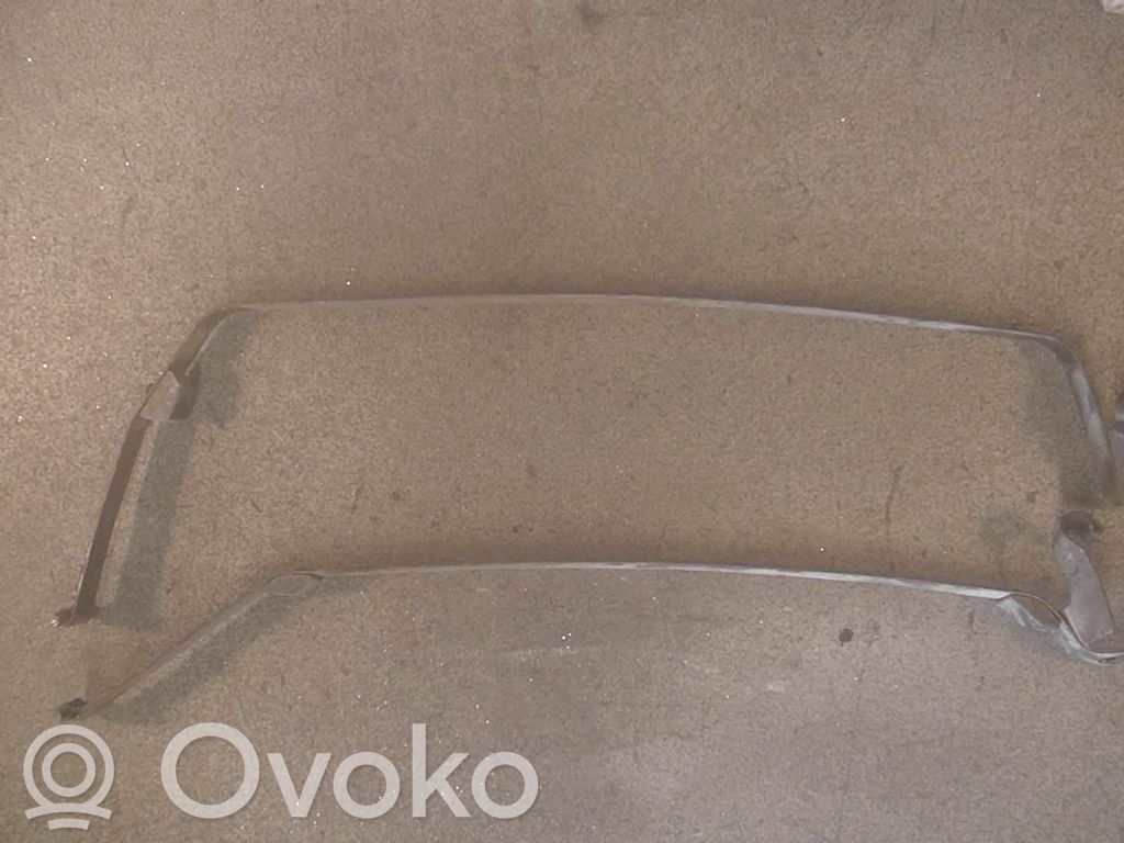 Polttoainesäiliön kannake   2STK