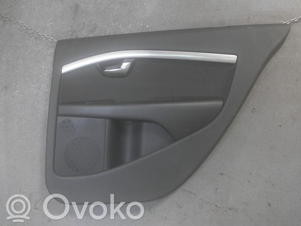 Volvo S80 Takaoven verhoilu