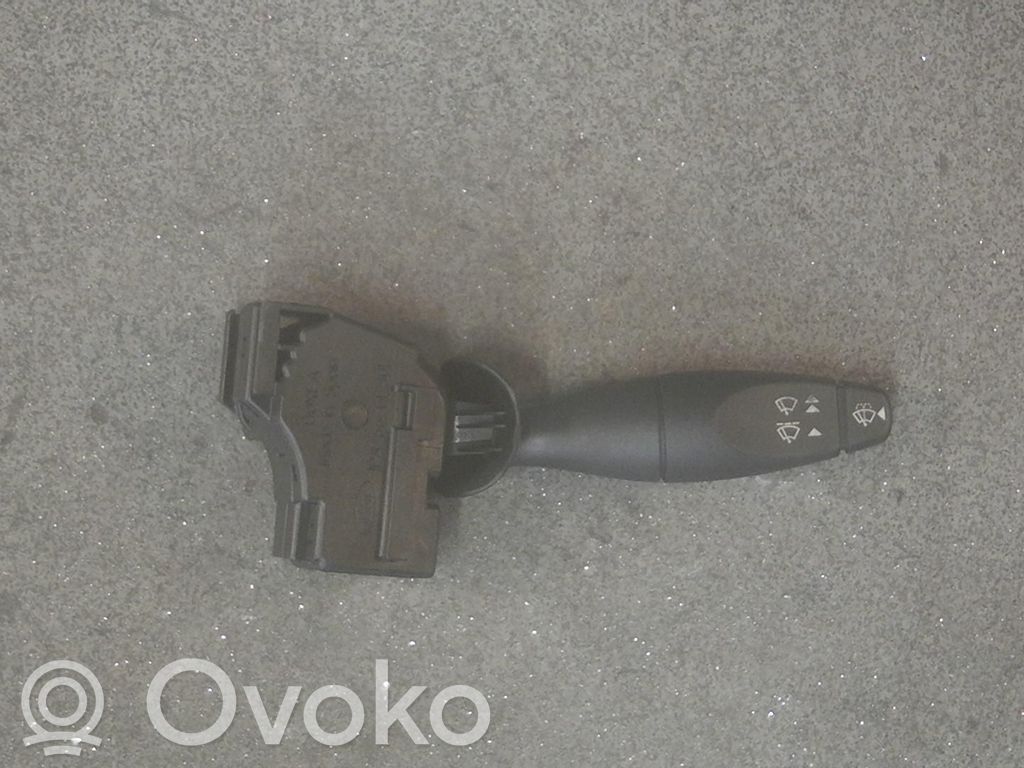 Ford Fiesta Commodo, commande essuie-glace/phare 
