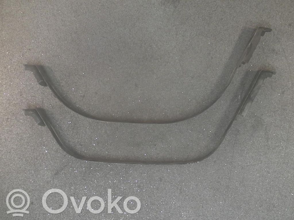 Polttoainesäiliön kannake   2STK