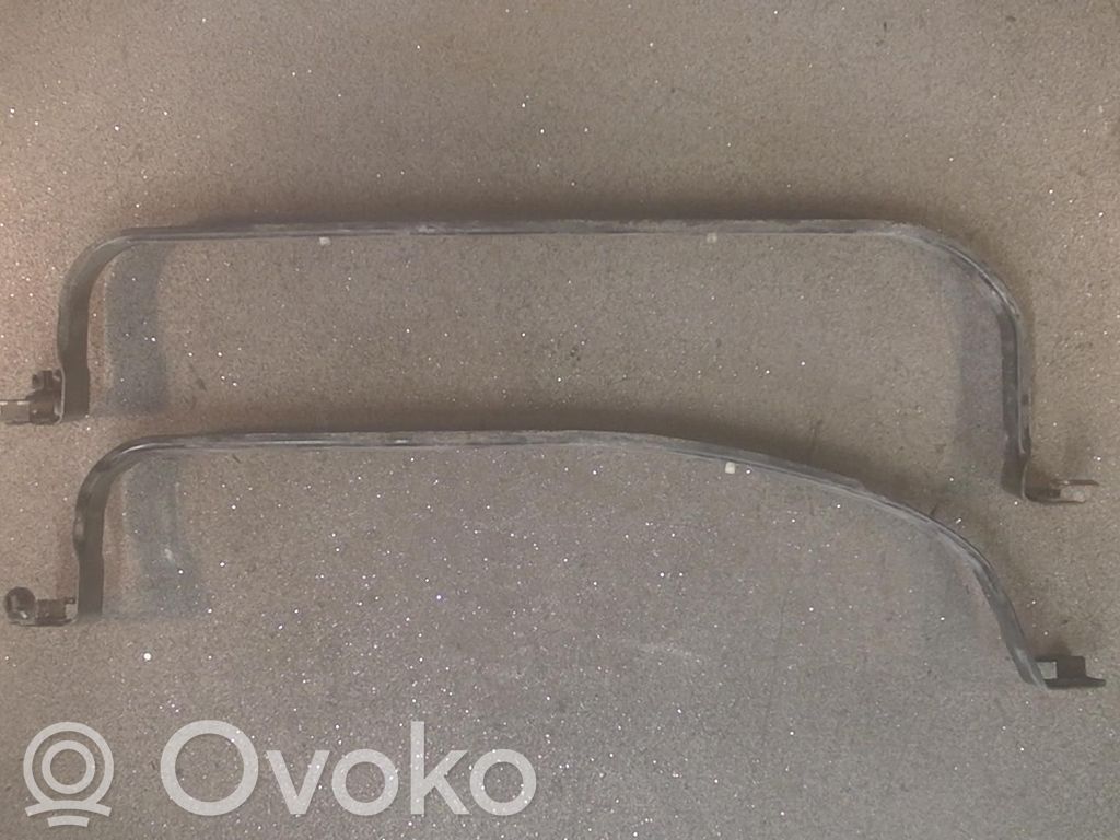 Polttoainesäiliön kannake   2STK