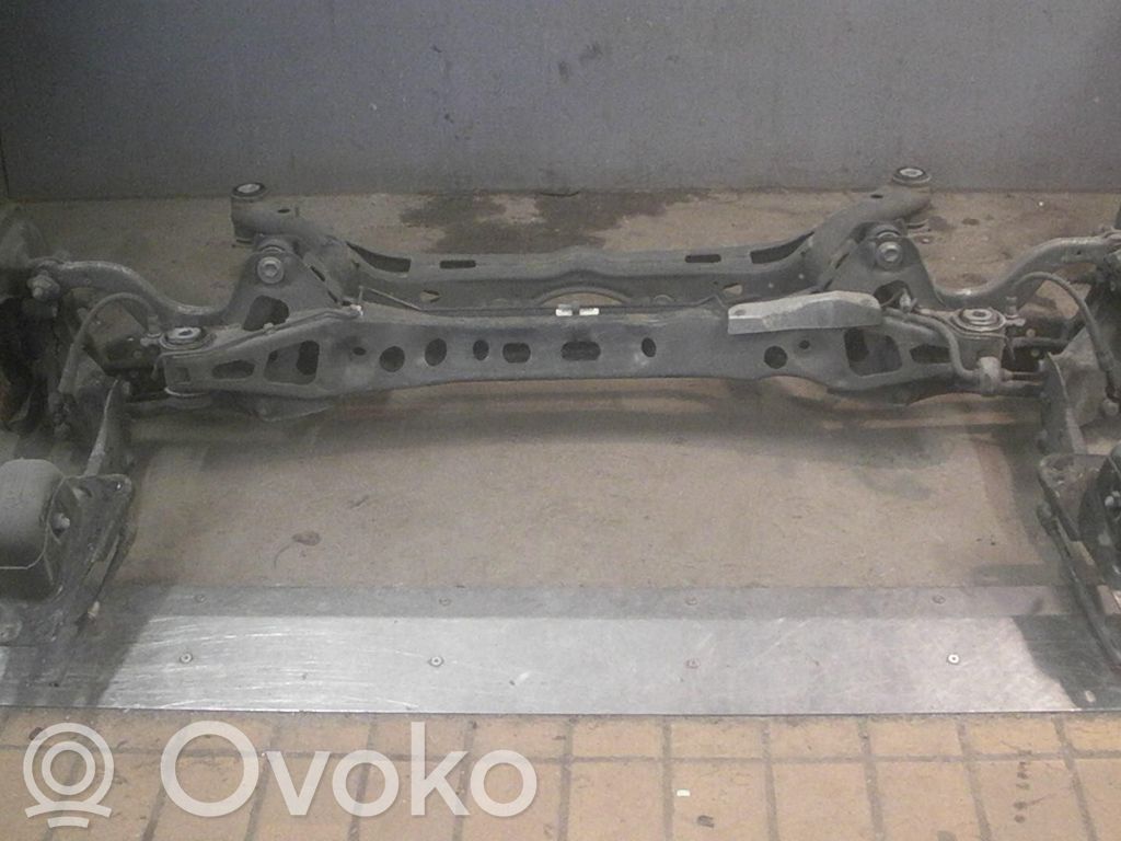 Volkswagen PASSAT B8 Grinda punții spate 