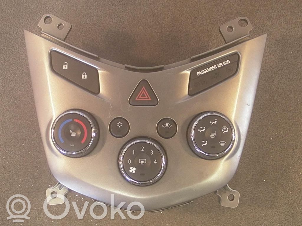 Chevrolet Aveo Climate control unit 