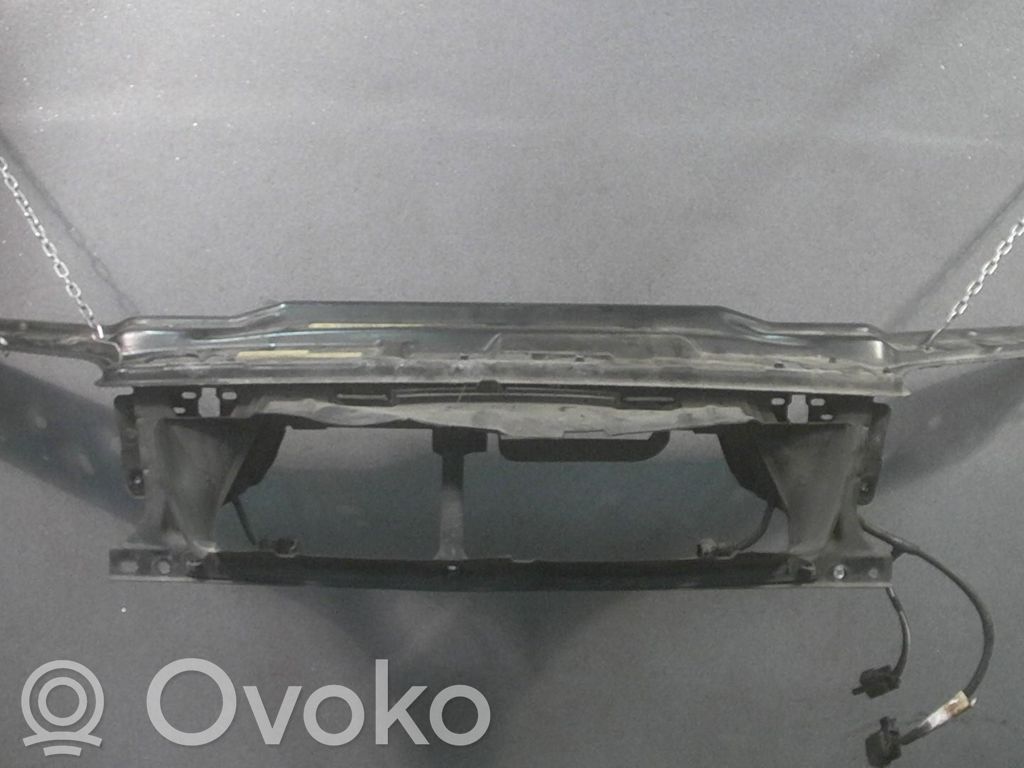 Volvo V70 Staffa del pannello di supporto del radiatore parte superiore 